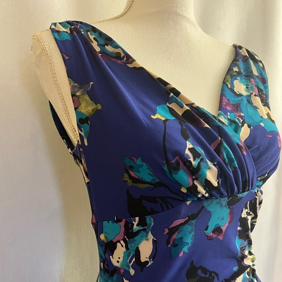 Stretchy, beautiful, V-neck, multiple colored dress - Picture 9 of 11